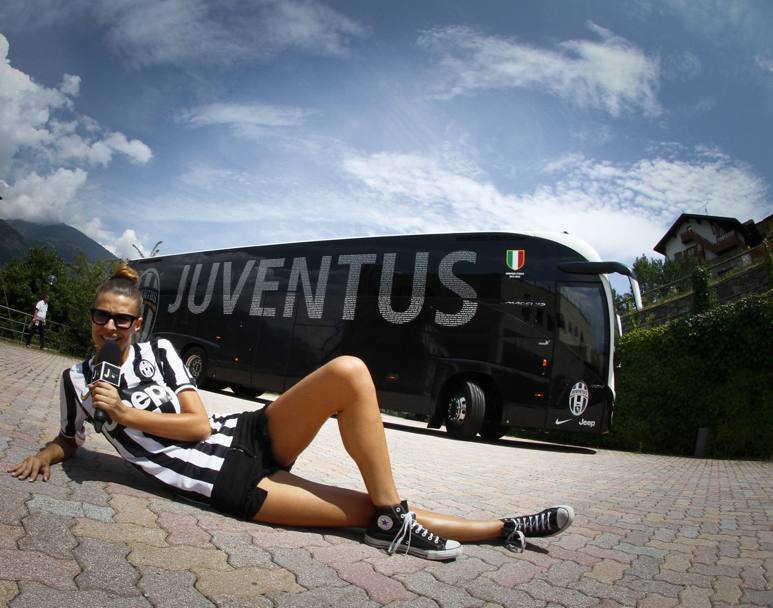 Crisitina Chiabotto presenta il bus Juventus per la stagione 2013/2014. LaPresse
